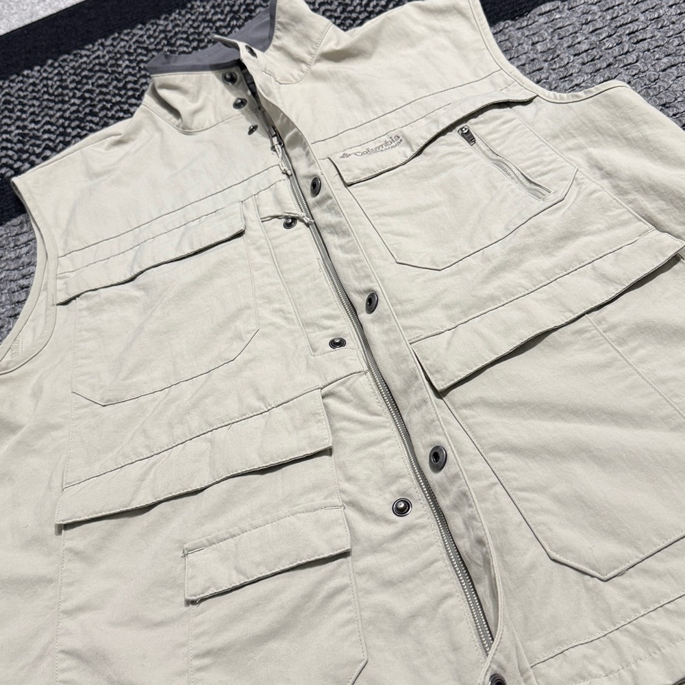 Columbia Titanium Omni-Shield Utility Vest Men’s L Safari Fishing Photographer - Picture 3 of 7